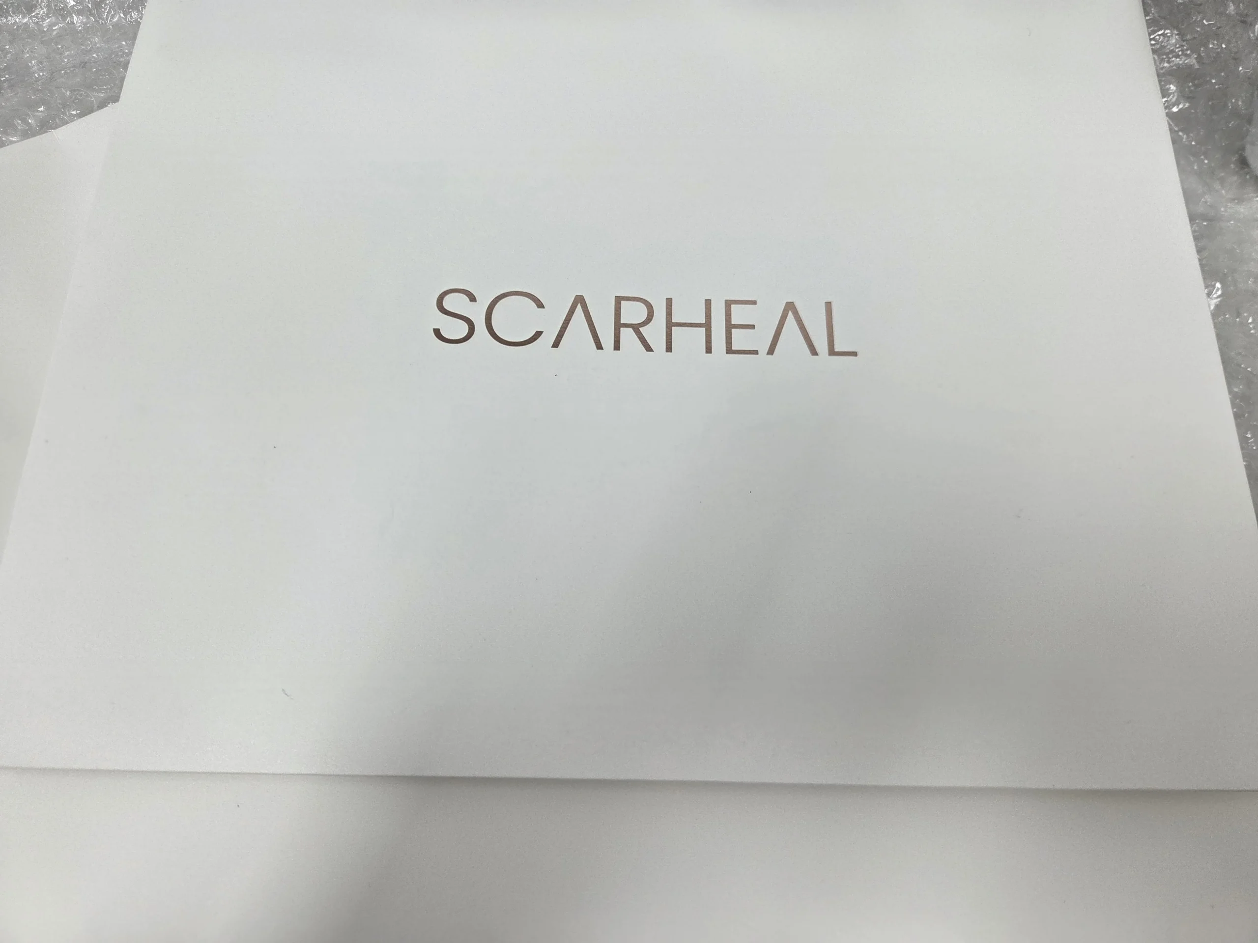 대전 점뺀 흉터 치료 비용|SCARHEAL 로고가 인쇄된 흰색 제품 패키지